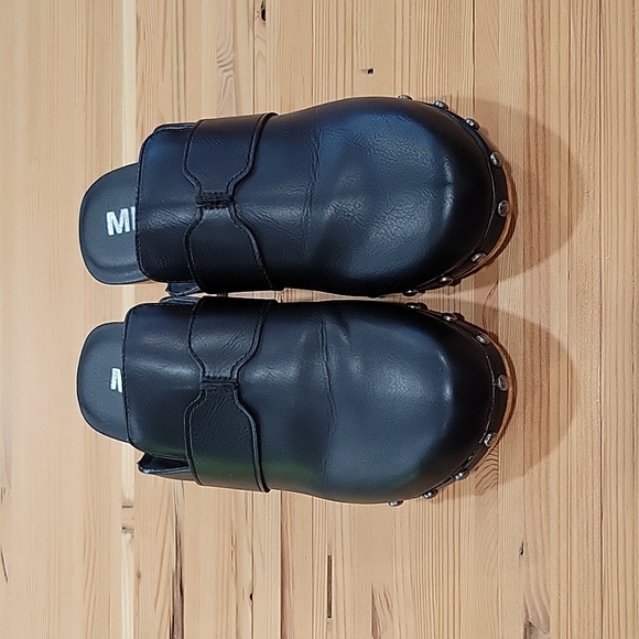 MIA Clogs - Picture 2 of 7